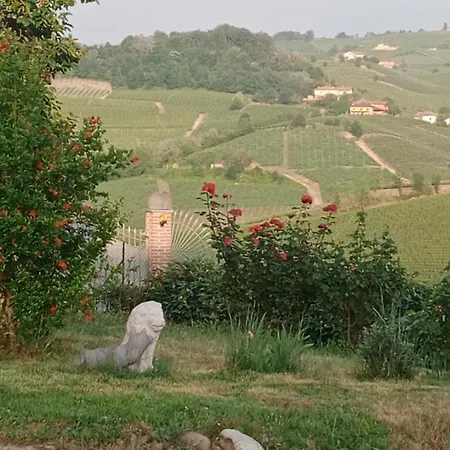 Al Civico 20 Casa Vacanze Appartamento Panorama Tatil Evi Barolo